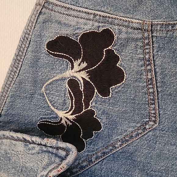 Mavis Jeans Co Distressed Embroidered Jean look Snap button shirt size S… - Picture 3 of 10